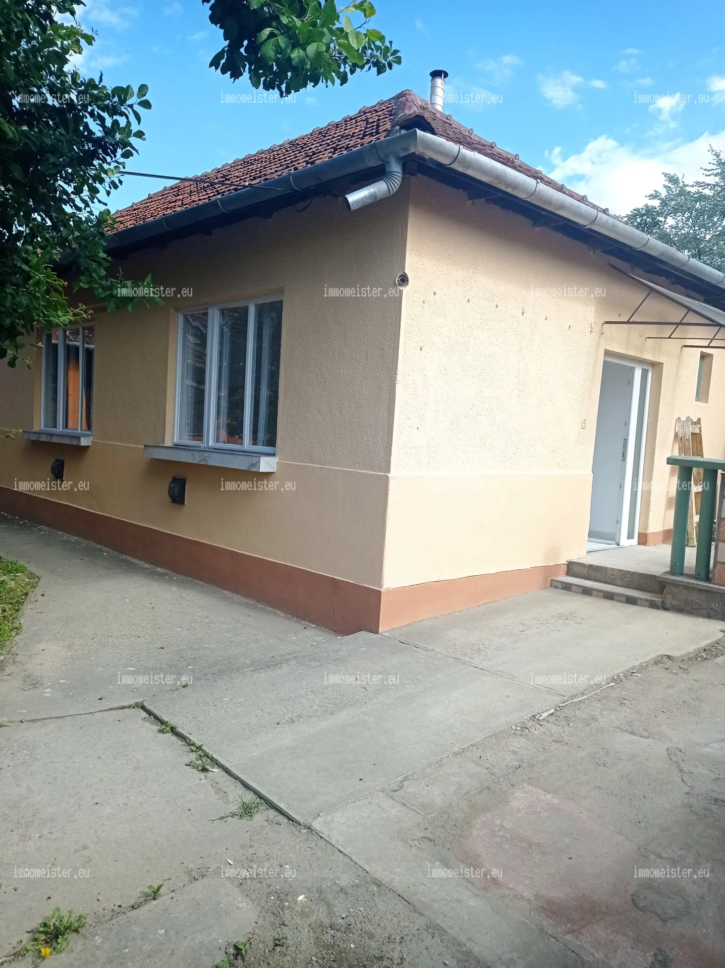Békéscsabán a bajza utcában házrész eladó70 m2