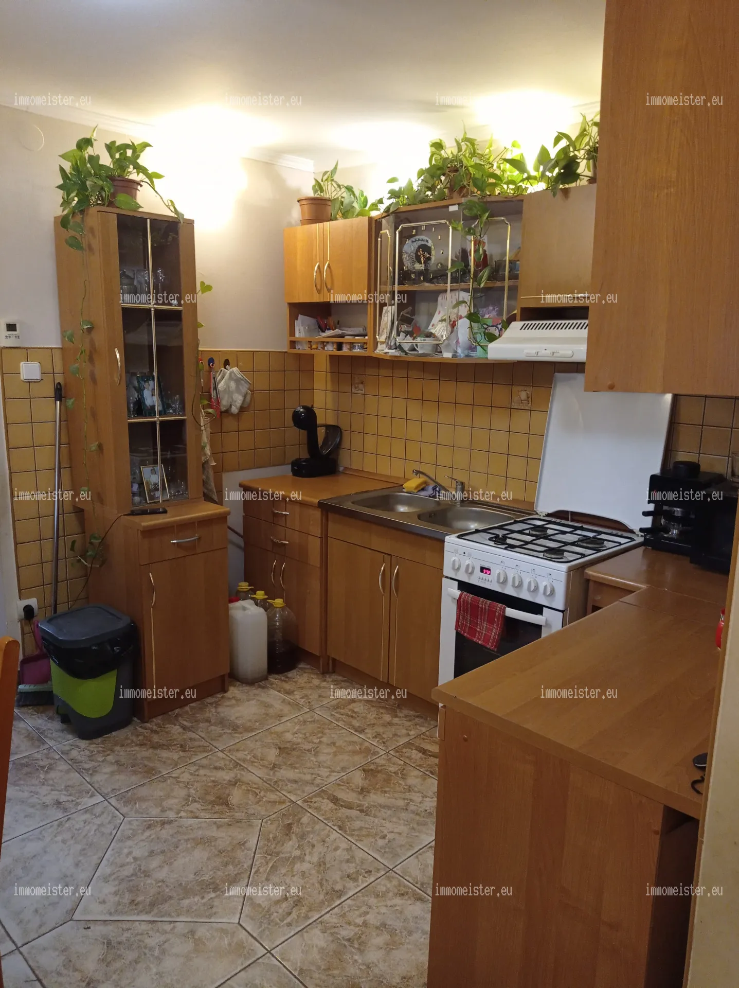 Békéscsabán az Almáskertekben padlásteres családi ház eladó.125m2.