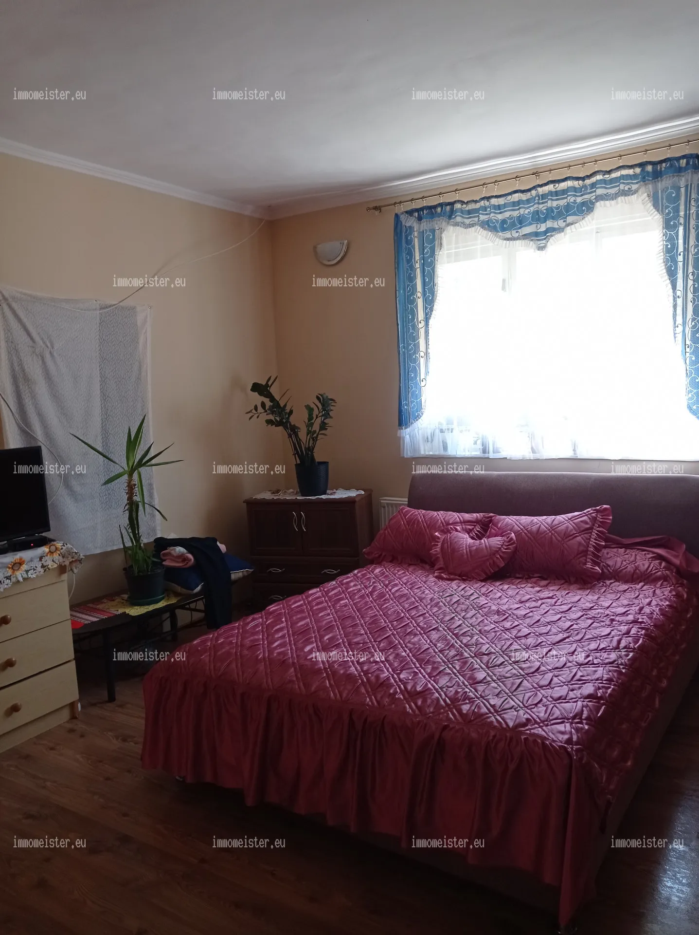 Békéscsabán 1.5  szobás  családi ház eladó 600 m2 teleken.