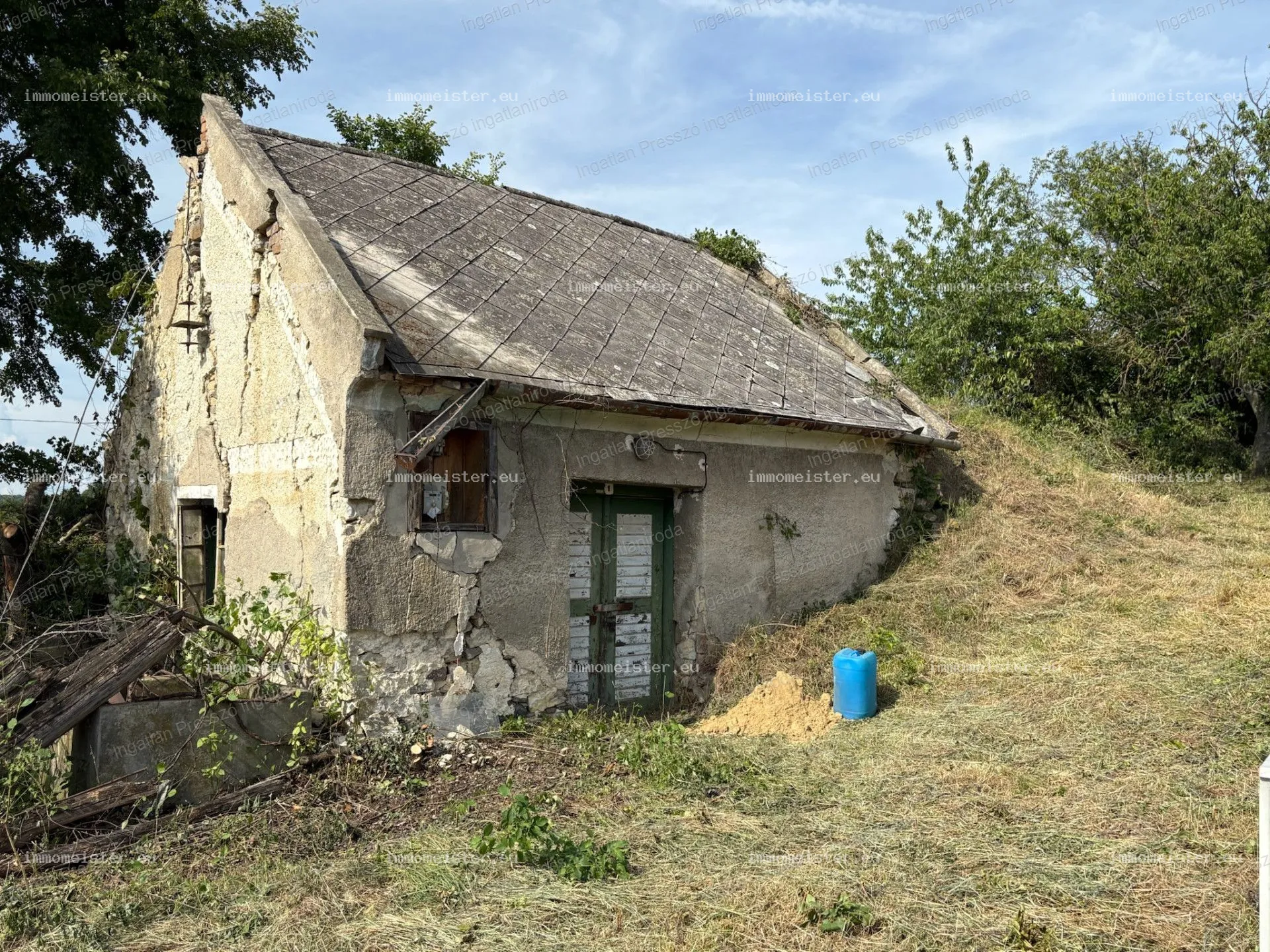 Eladó balatoni részpanorámás tanya Szentantalfán!