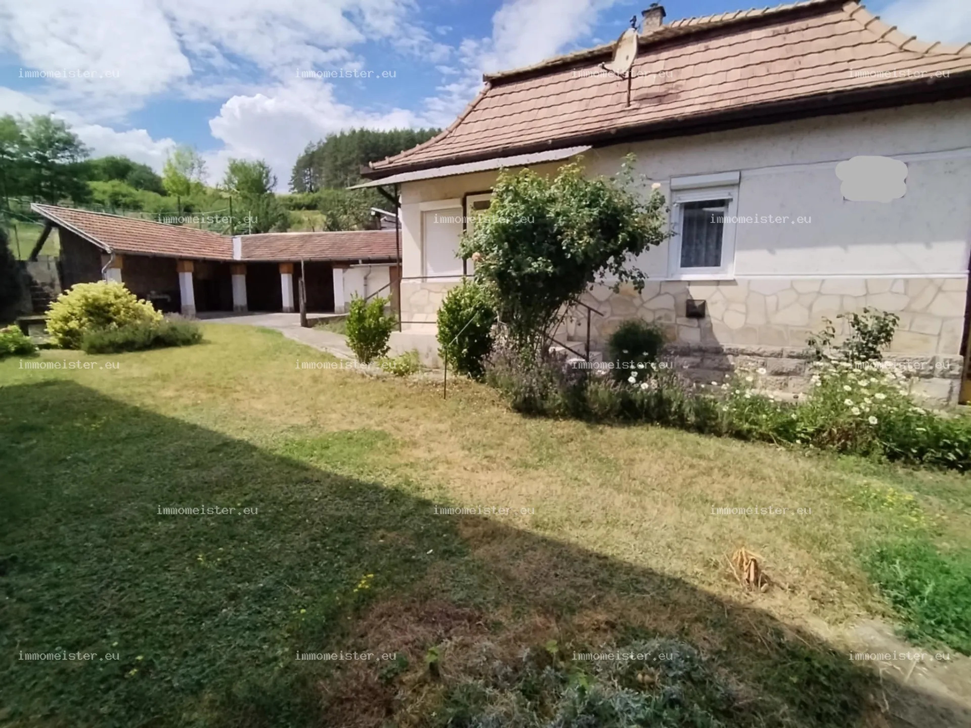 Eladó ház Bükkszéken – Fürdő közelében, parkos zsákutcában, hatalmas telekkel