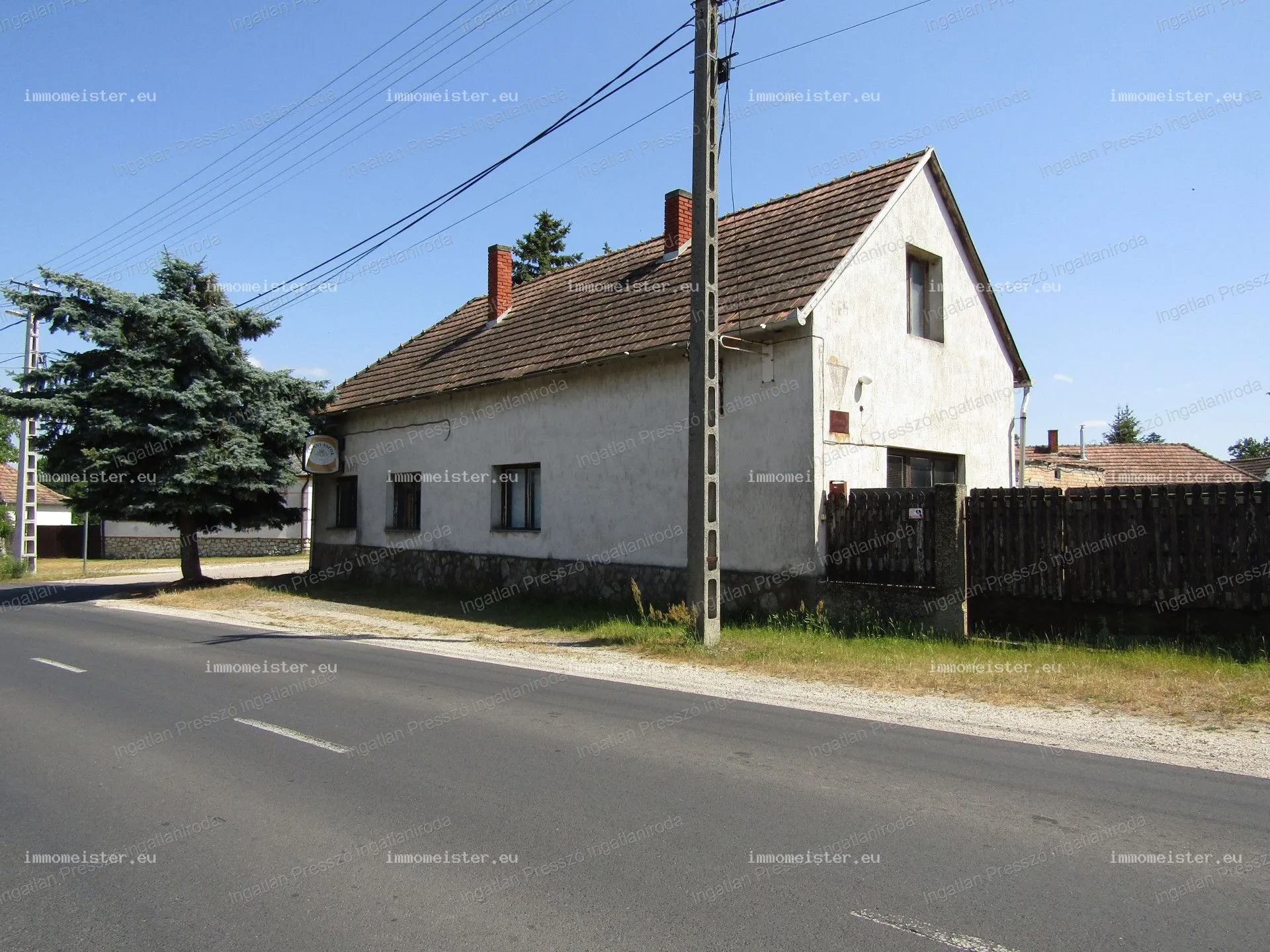Eladó beépíthető tetőteres nagy családi ház Gyepükajánban!
