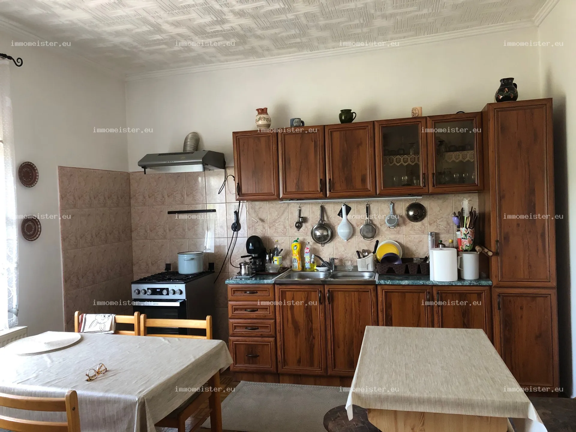 Azonnal költözhető családi ház, mesés panoráma, központi hely, Nemti