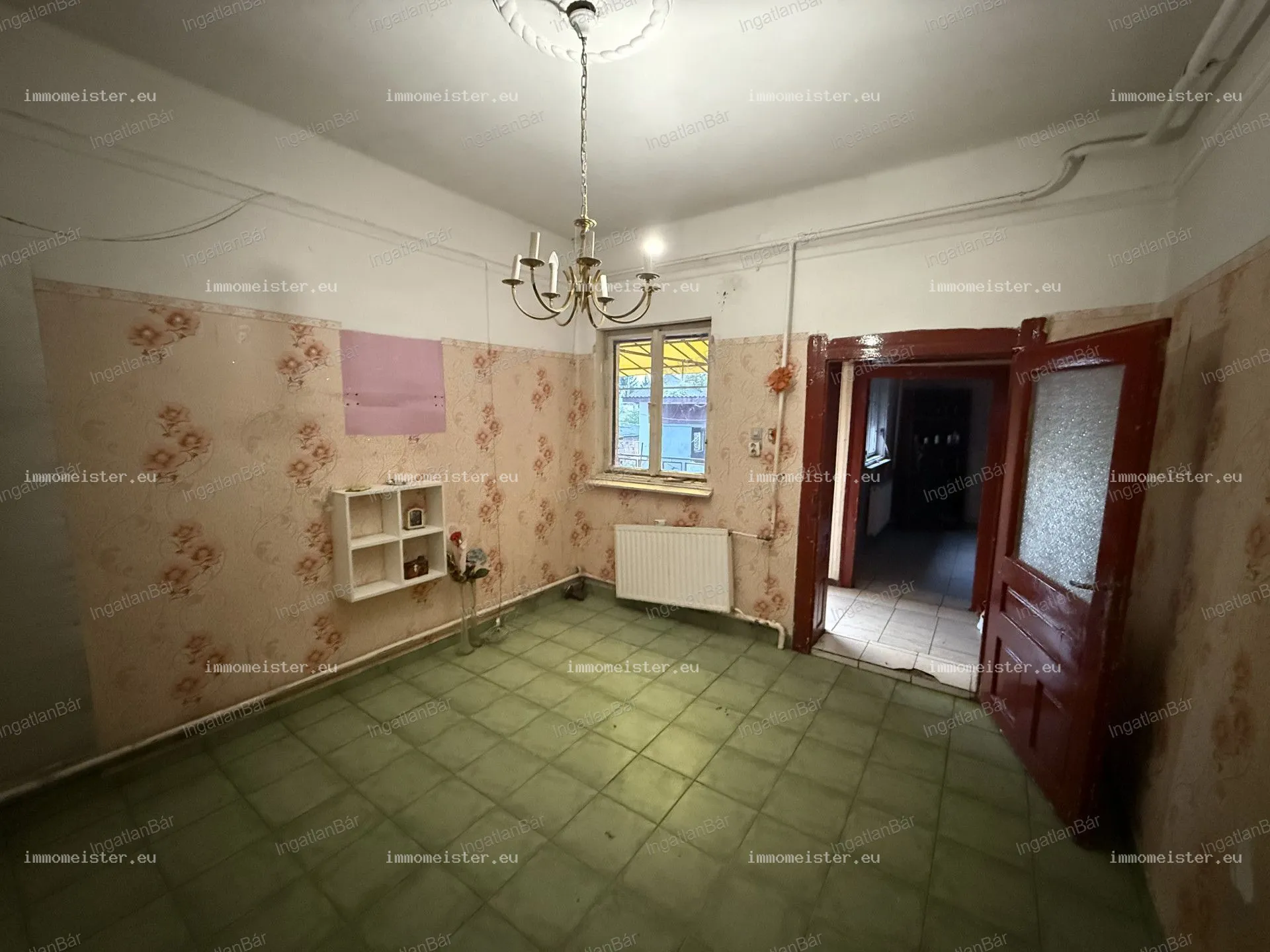 Eladó Vásárosnamény szívében egy felújítandó családi ház