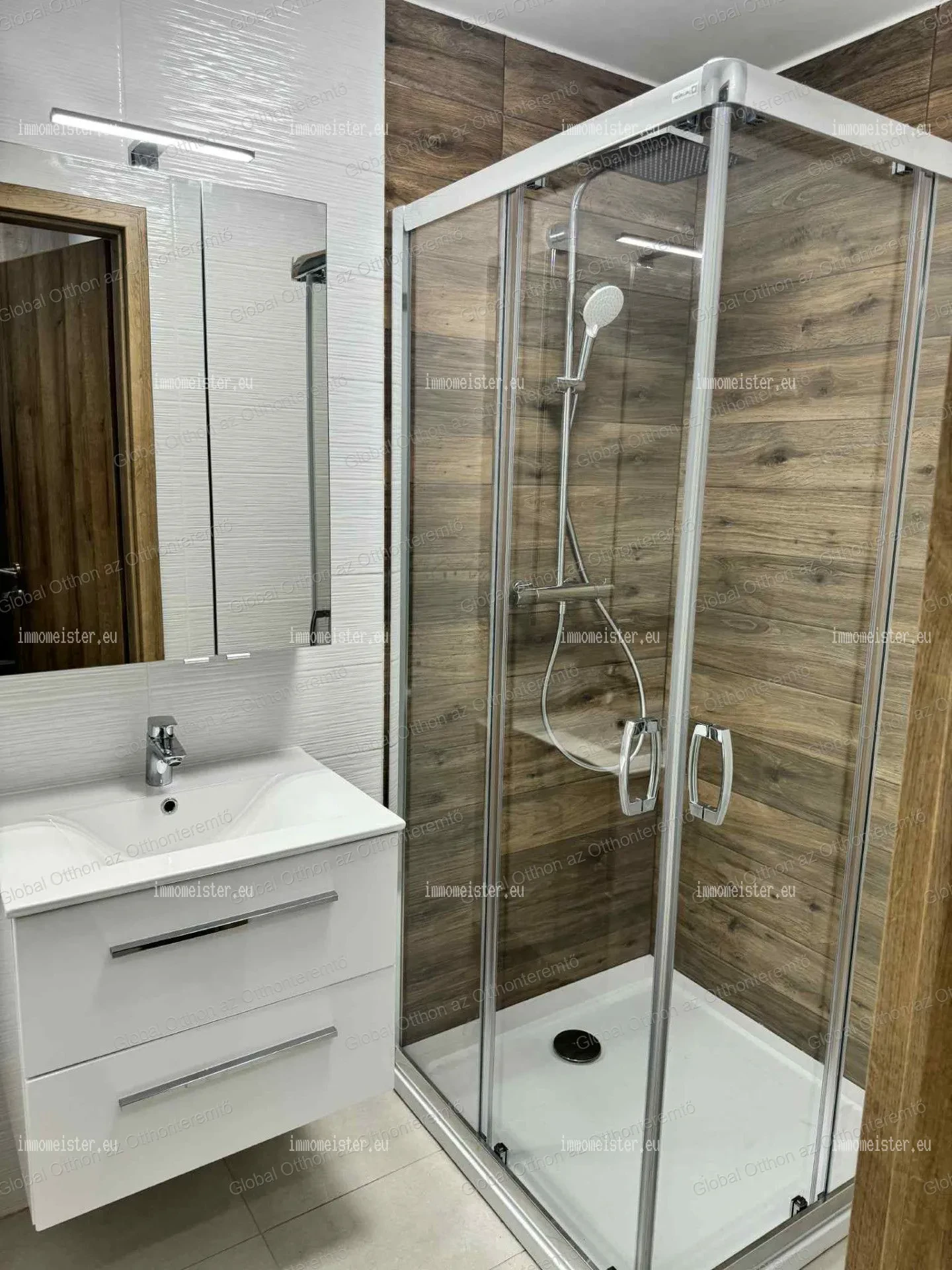 Mosonmagyaróvár belvárosában parkosított lakótelepen 60 nm földszinti tégla lakás eladó!