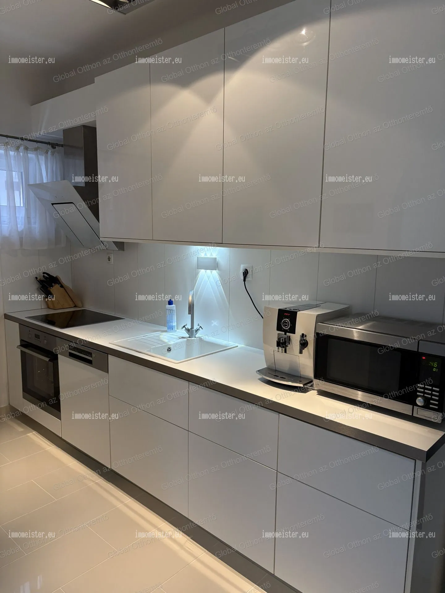 Eladó újszerű családi ház Rajkán