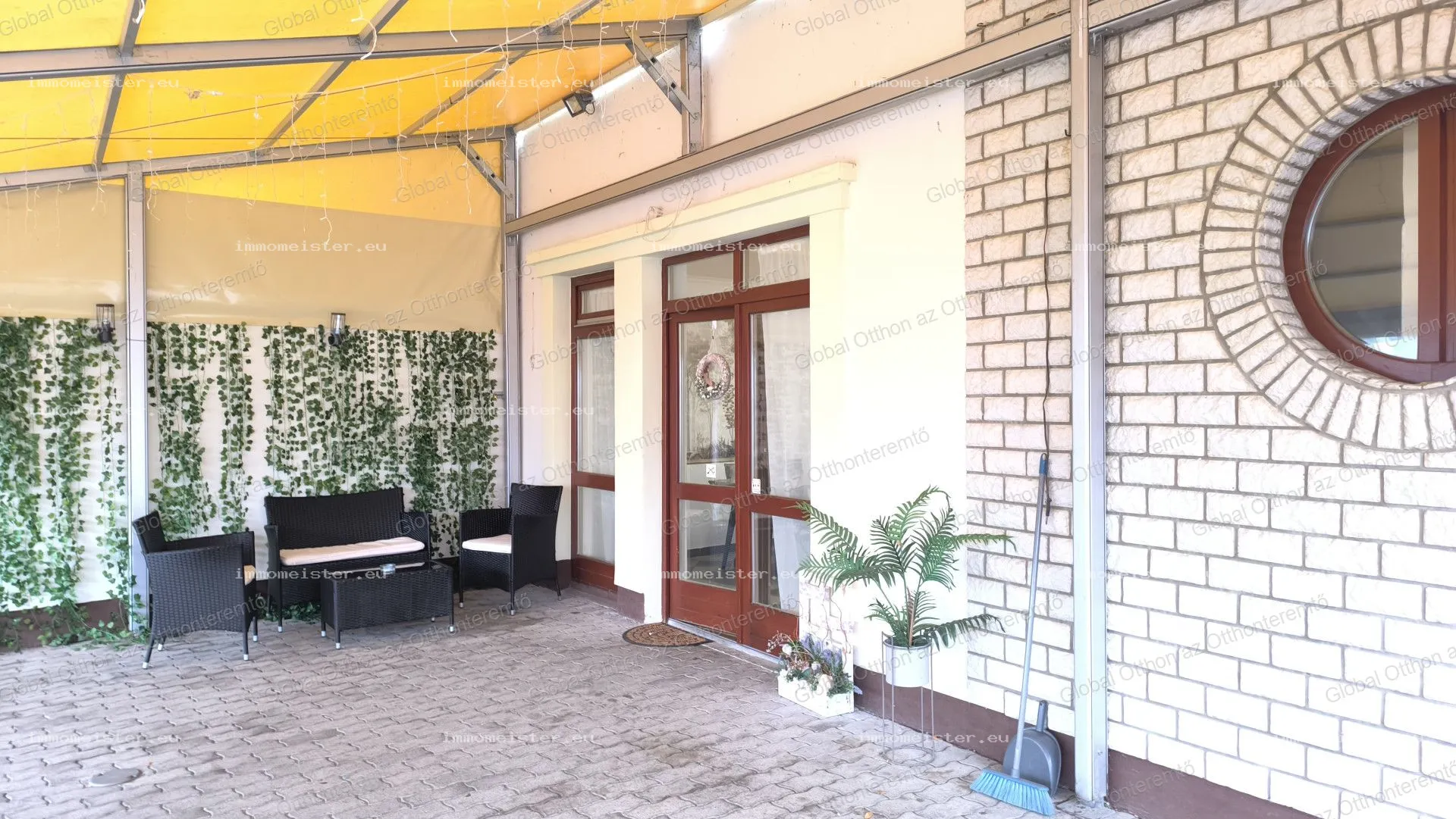 Mosonmagyaróváron a belváros szívében, a Lajta partján vendéglátó egység eladó!