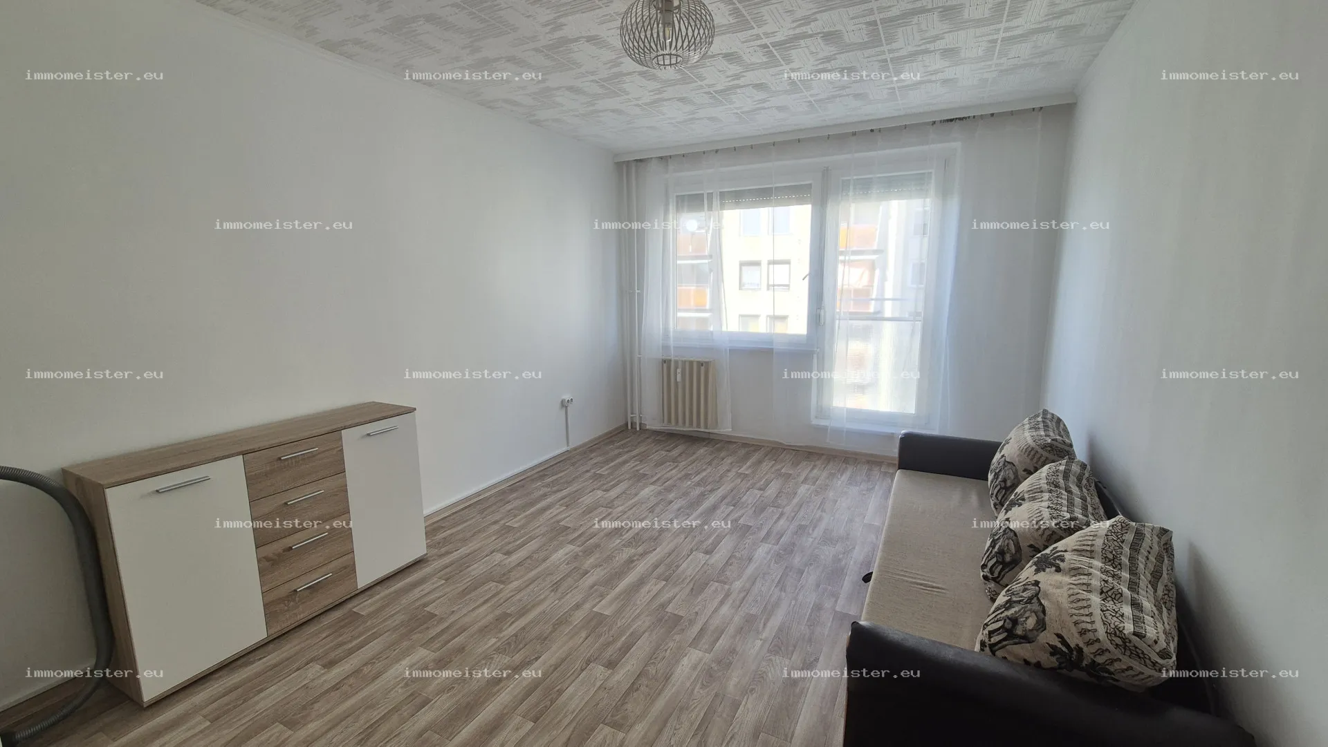 Felújított, 2 szobás lakás KIADÓ Békéscsabán, a Bartók Béla úton