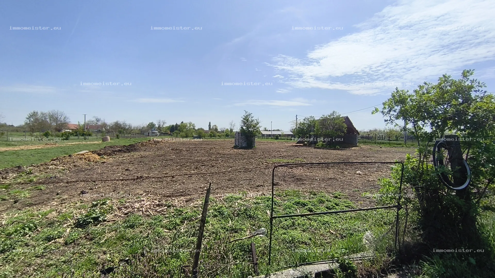 Békéscsabán 3 db építési telket kínálunk eladásra Kenderföldeken.