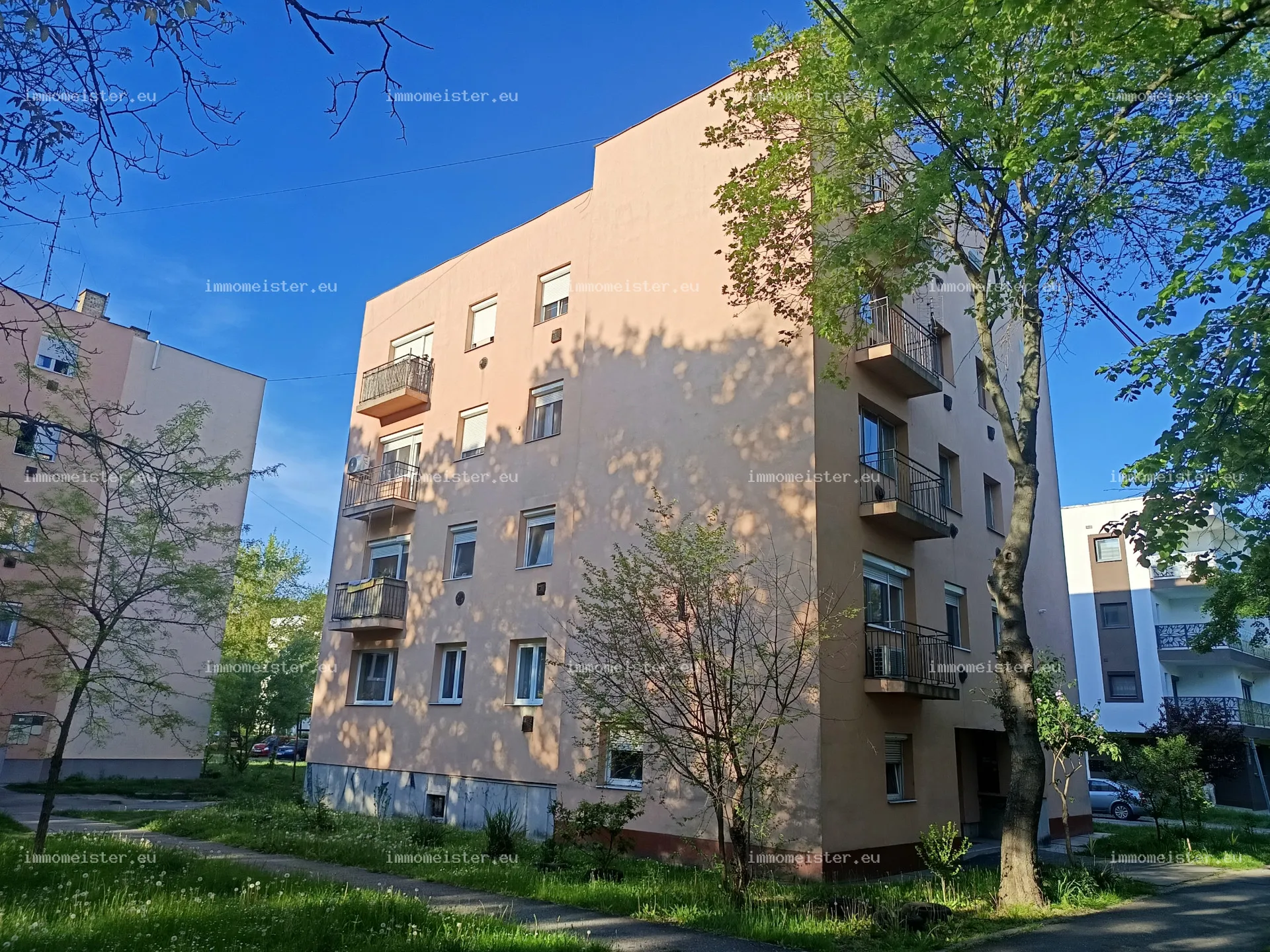 Győri kapui HŐSZIGETELT TÁRSASHÁZBAN eladó egy 2 szobás 44m2-es lakás!